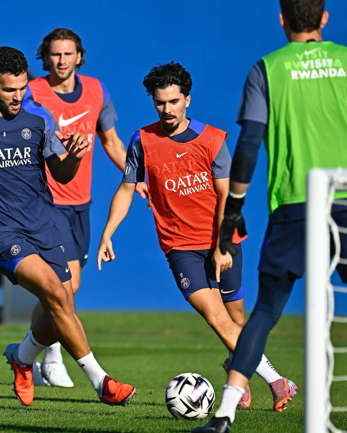 中欧体育入口-包含法甲今晚再迎强敌，巴黎圣日耳曼强势反弹，主帅态度——更衣室稳定，赛季目标并未改变的词条