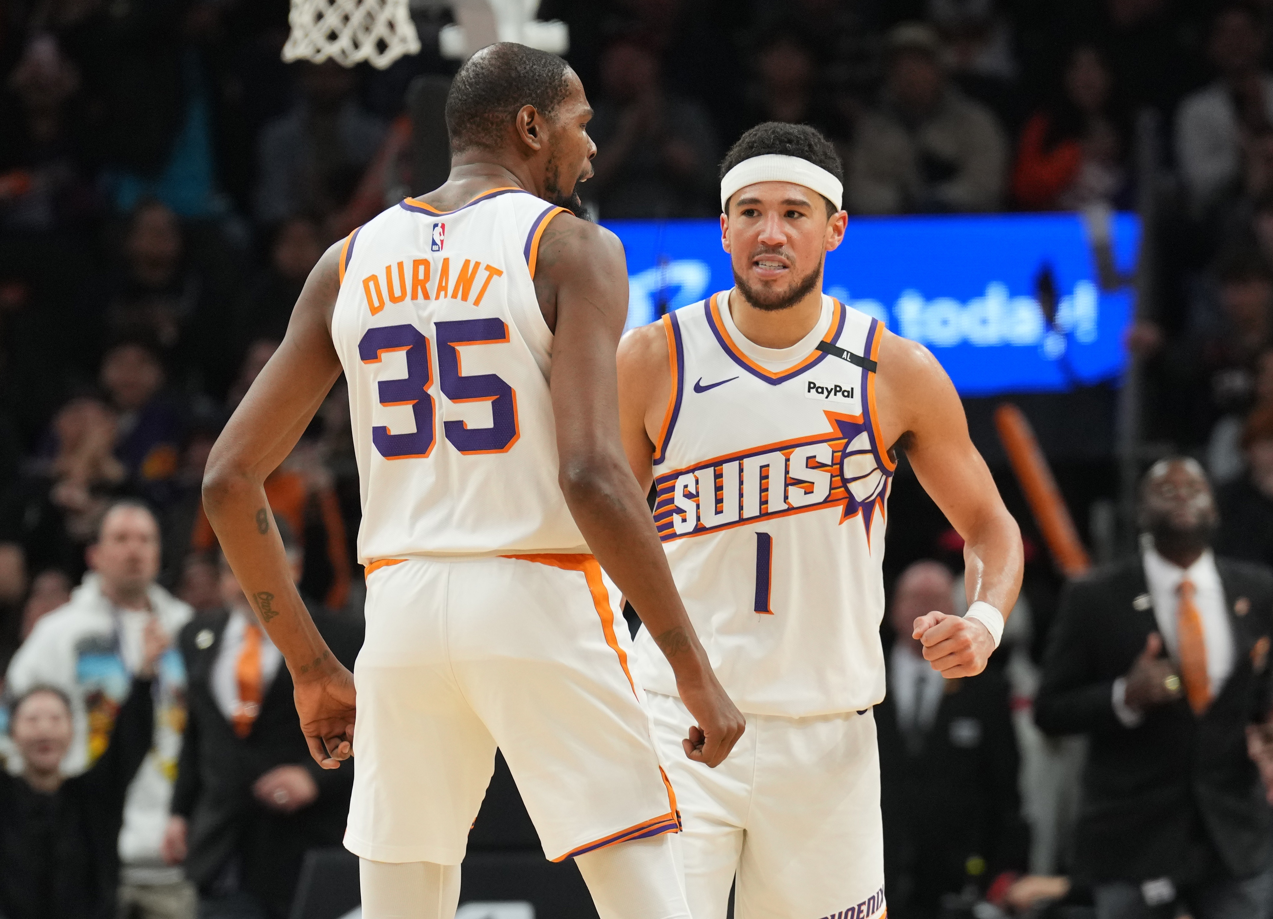 明尼苏达森林狼训练开放日，加时末段完成体检引欢呼，NBA季后赛在即，轮换策略成焦点的简单介绍
